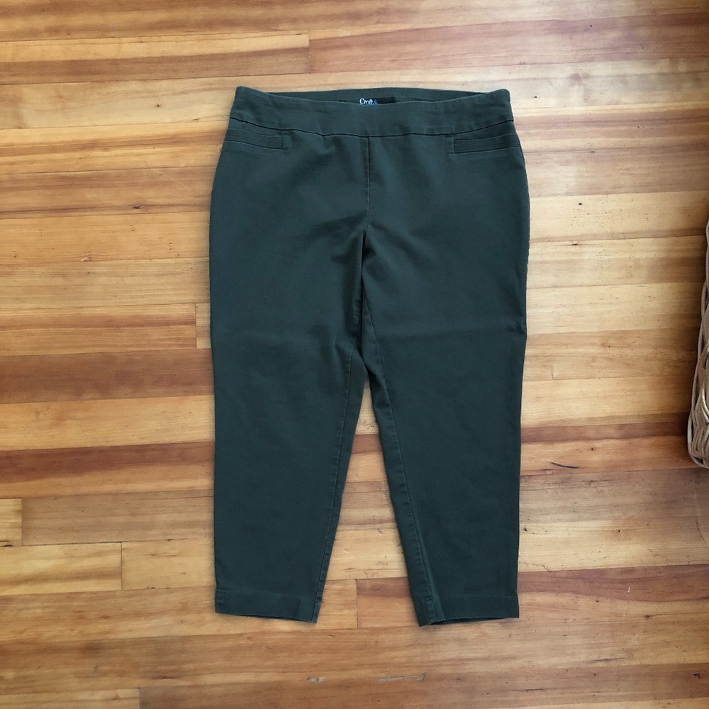 Croft & Borrow Capri's Size 18W Regular